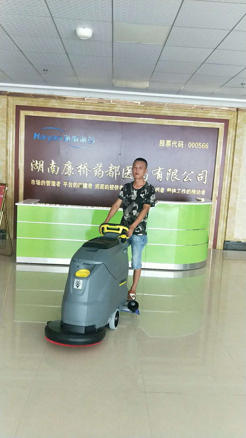 邵陽邵東縣（xiàn）某藥材市場karcher卡赫洗地機交機現場