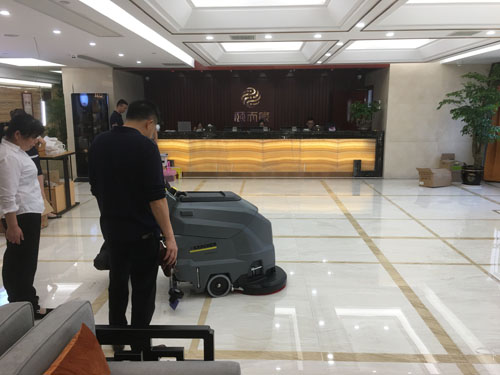 湖南某保健股份有限公（gōng）司karcher洗地機交機現場