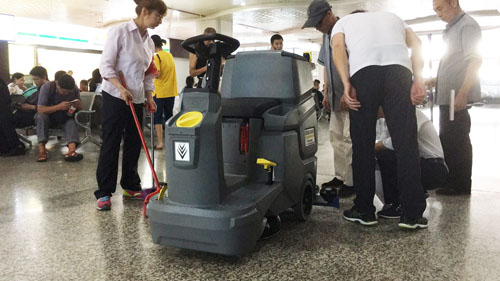 長沙某汽車站karcher洗地機交（jiāo）機現場