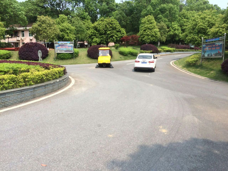 长沙亮点环保科技有限公司,驾驶式洗地机,洗扫一体机（jī）,吸（xī）尘扫地车哪里好,亮点（diǎn）环（huán）保