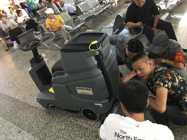 洗地机，扫地机，工（gōng）业吸尘器（qì），高压清洗机，洗扫（sǎo）一体（tǐ）机，驾（jià）驶式洗地机，手（shǒu）推式洗地机，驾驶式扫地机，手推式扫地机，长沙亮点环保官网（wǎng），商用吸尘器，长沙洗地机，长沙扫地机，长沙高压清洗机，湖南工业（yè）吸尘器，湖南扫地机，湖（hú）南高压清洗机，湖南工业吸尘器